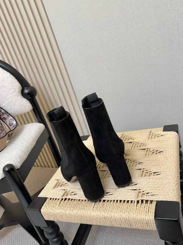 D-메저 블랙 카프스킨 앵클부츠 001-231930
