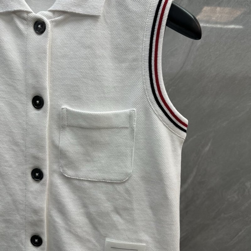 톰브라운 컬러 슬리브 칼라 민소매 조끼 001-232128