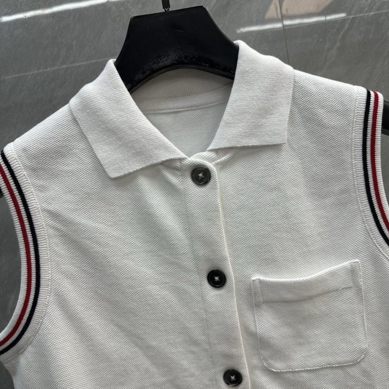 톰브라운 컬러 슬리브 칼라 민소매 조끼 001-232128