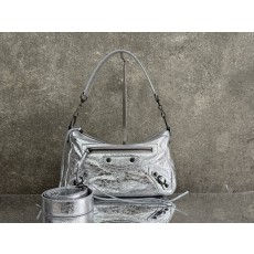 발렌시아가 실버 오일드 레더 크로스백 001-232165