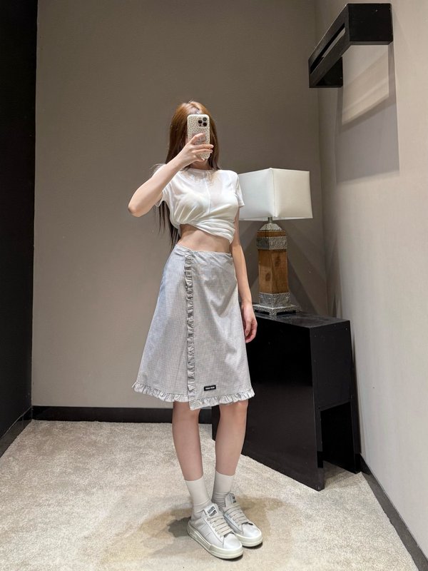 미우미우 연회색 체크 프릴 A 라인 스커트 001-232226