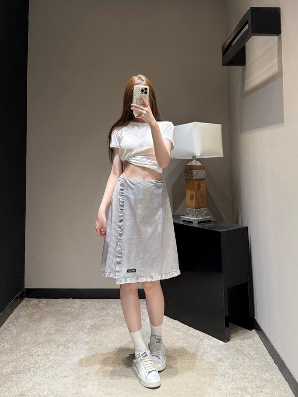 미우미우 연회색 체크 프릴 A 라인 스커트 001-232226