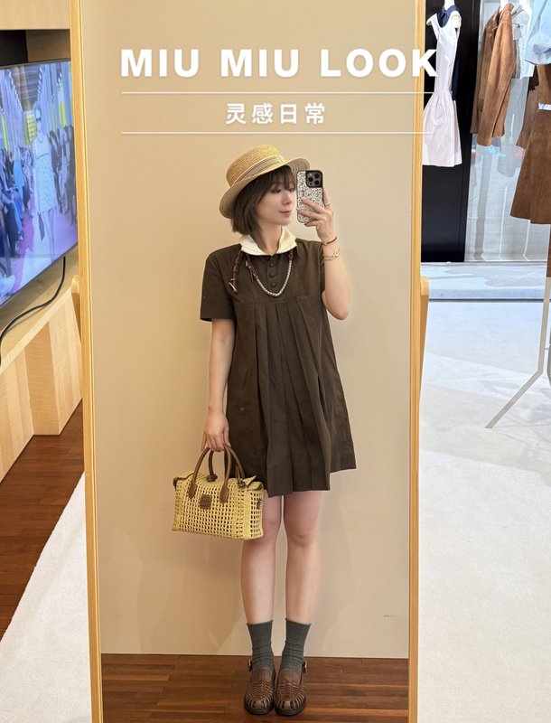 미우미우 레트로 모카 브라운 인조가죽 원피스 001-232236