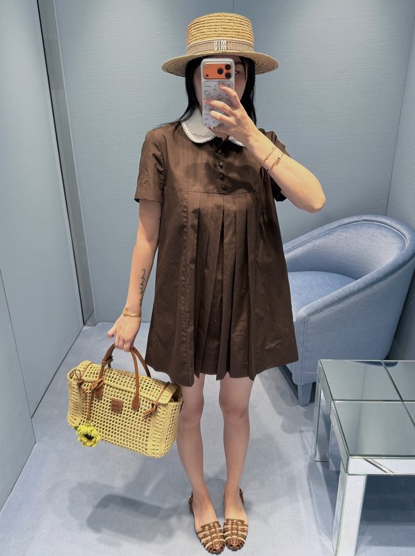 미우미우 레트로 모카 브라운 인조가죽 원피스 001-232236