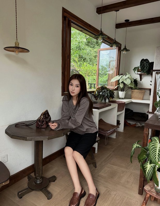 미우미우 V 넥 체크 니트 긴팔 001-232237