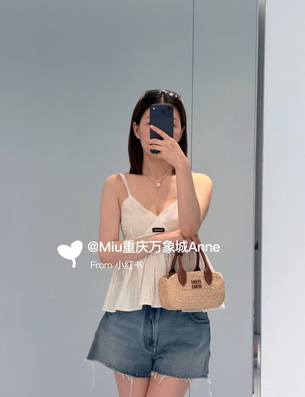 미우미우 화이트 레이스 자수 V 넥 민소매 001-232364