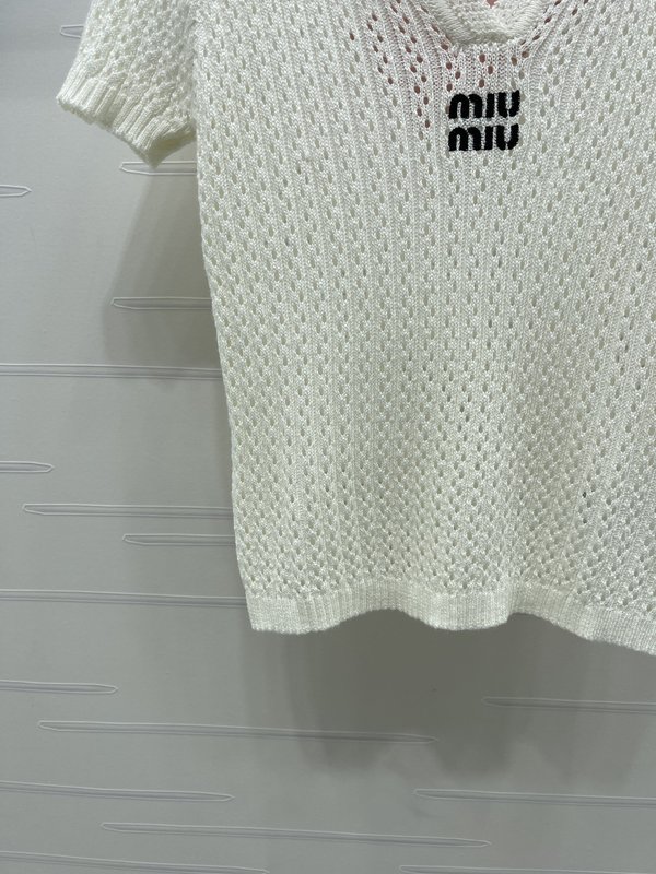 미우미우 오픈 칼라 니트 반팔 티셔츠 001-232366