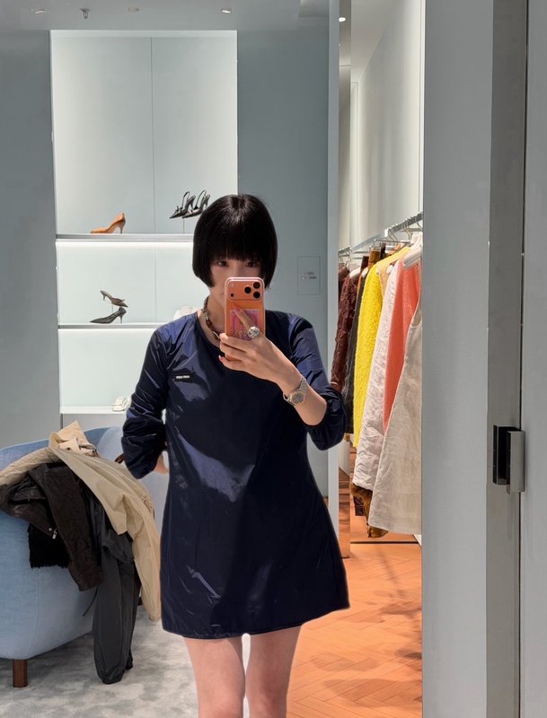 미우미우 여름 광택 롱슬리브 원피스 001-232454