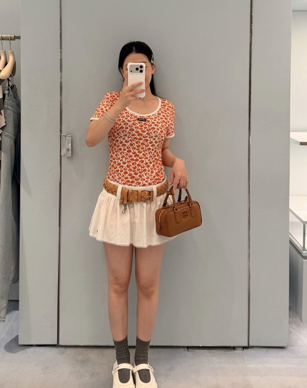 미우미우 오렌지 톤 풀 프린트 레이스 트림 반팔 티셔츠 001-232521