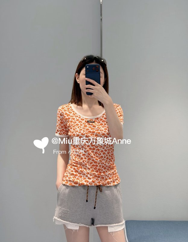 미우미우 오렌지 톤 풀 프린트 레이스 트림 반팔 티셔츠 001-232521