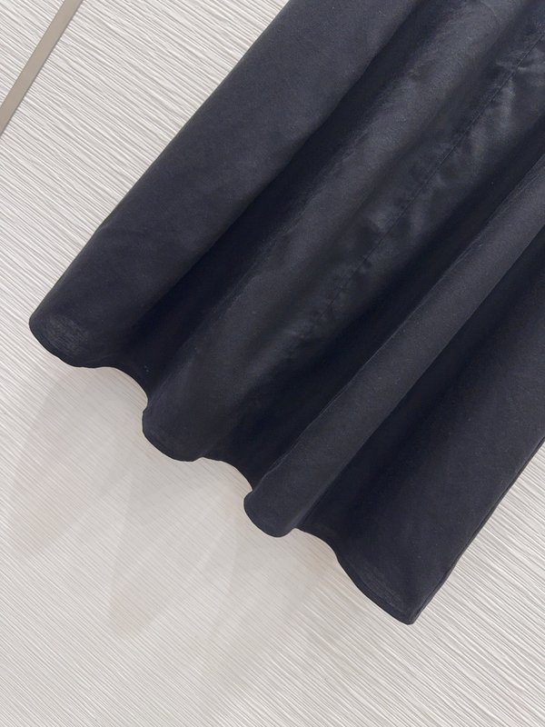 미우미우 커스텀 원단 입체 컷팅 스커트 001-232526
