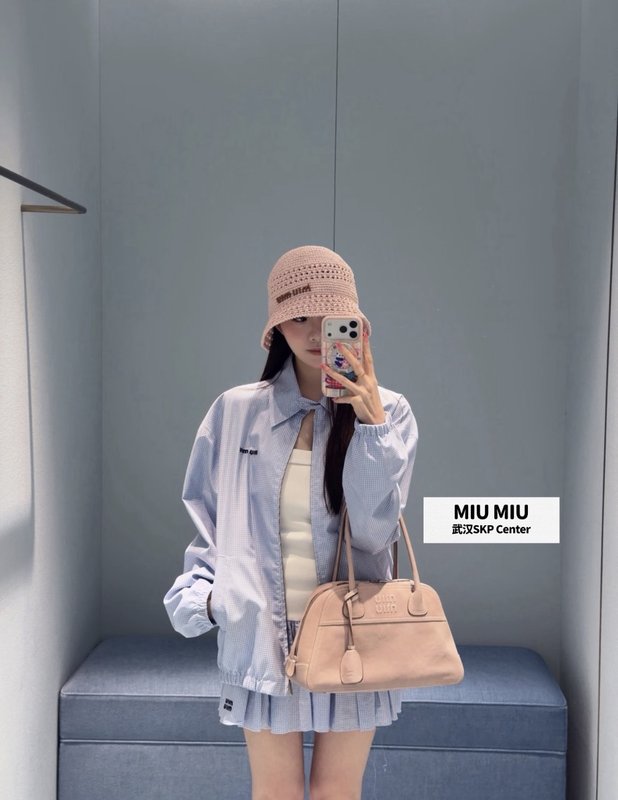 미우미우 스타일 화이트 블루 스플라이스 튜브톱 플리츠 001-232555