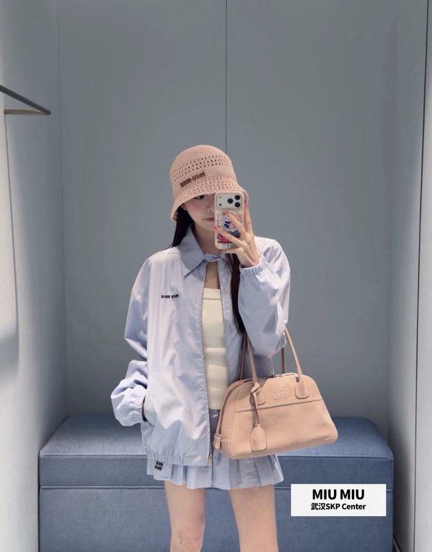 미우미우 스타일 화이트 블루 스플라이스 튜브톱 플리츠 001-232555