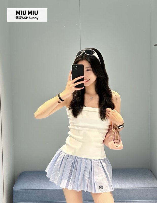 미우미우 스타일 화이트 블루 스플라이스 튜브톱 플리츠 001-232555