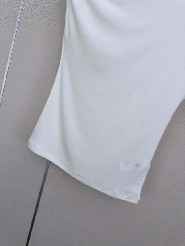 미우미우 뉴 슬링숄더 티셔츠 레터 로고 001-232581
