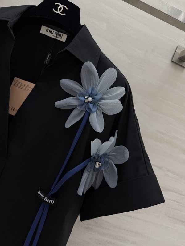 미우미우 스타일 블루 입체 꽃 진주 셔츠 001-232587