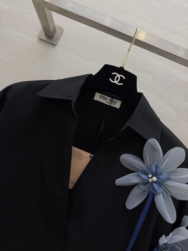 미우미우 스타일 블루 입체 꽃 진주 셔츠 001-232587