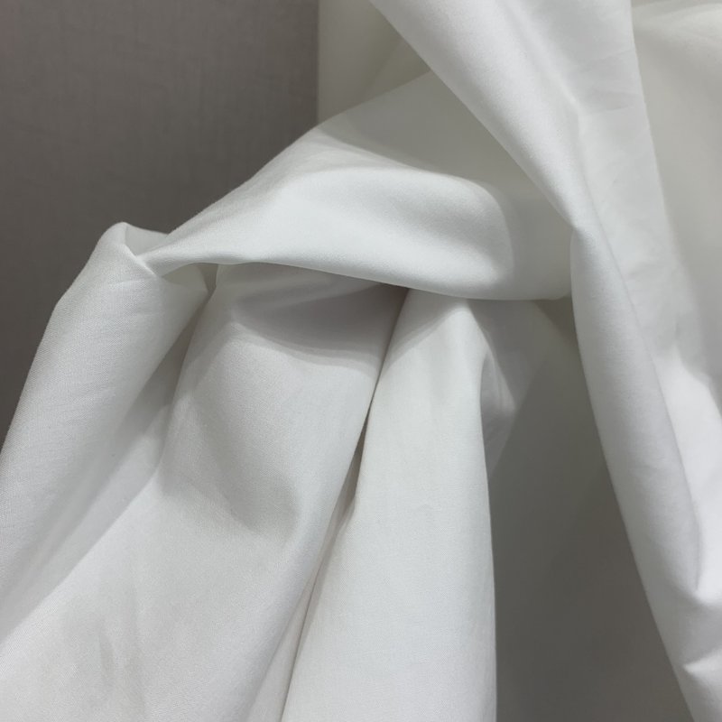 미우미우 칼라 셔츠 원단 레터링 자수 001-232602
