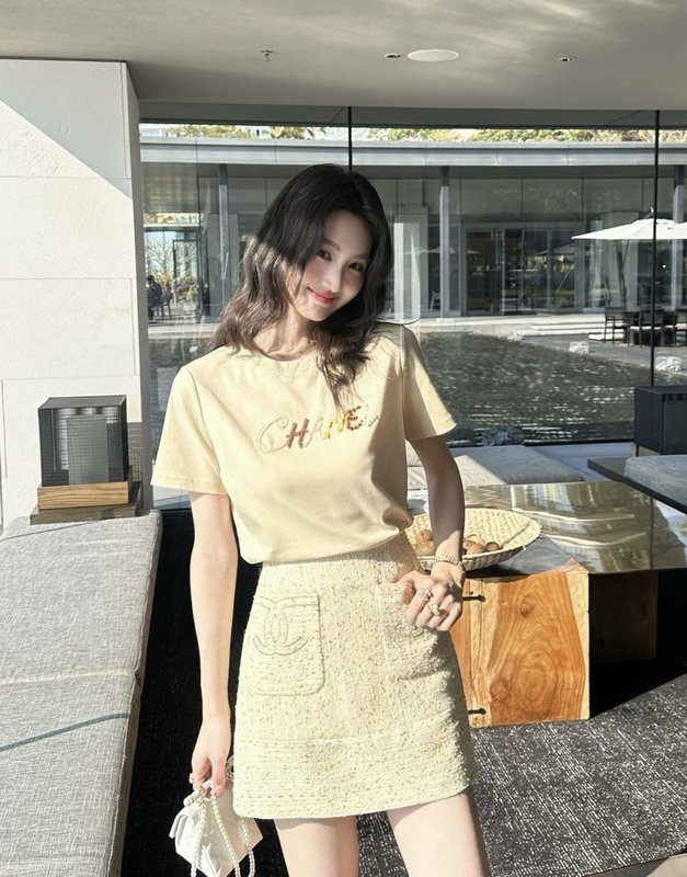 스팽글 로고 자수 반팔 티셔츠 001-232669