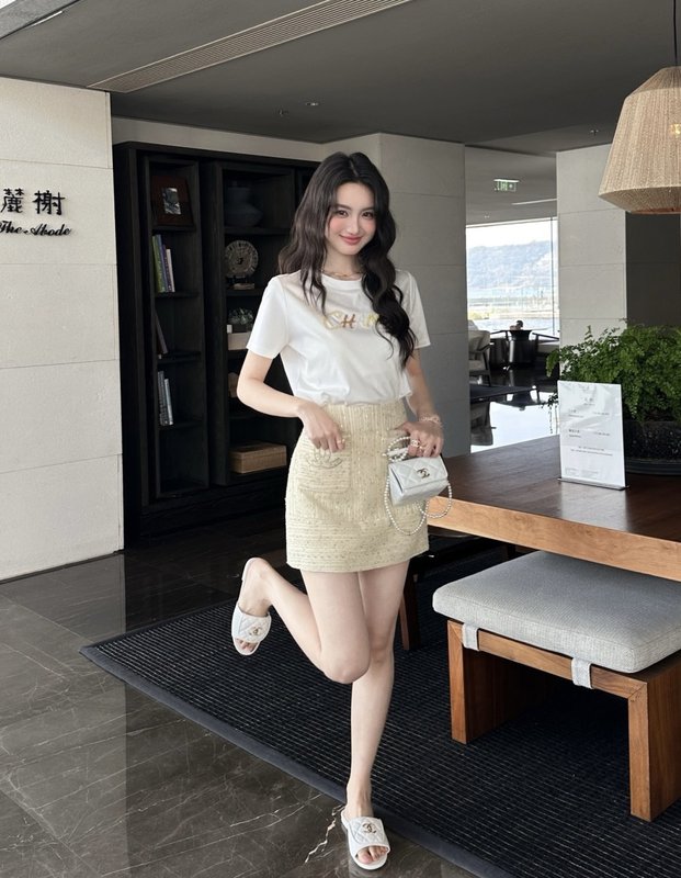 스팽글 레터 자수 코튼 티셔츠 001-232670