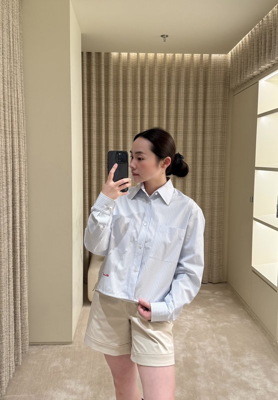 블루 화이트 스트라이프 숏 기장 자수 셔츠 001-232696