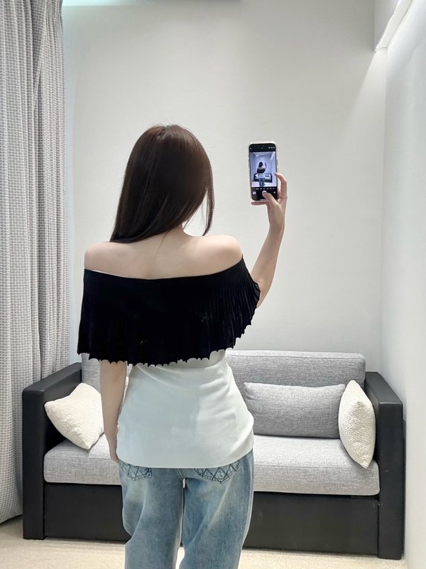샤넬 오프숄더 러플 반팔 니트 001-232830