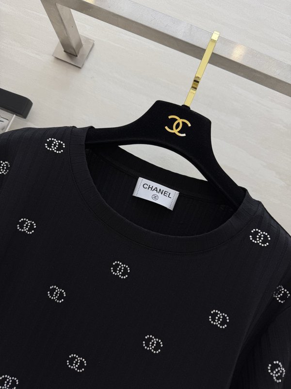 샤넬 풀 다이아몬드 더블 C 로고 티셔츠 001-232975