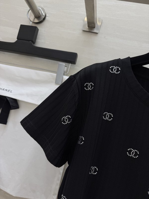 샤넬 풀 다이아몬드 더블 C 로고 티셔츠 001-232975