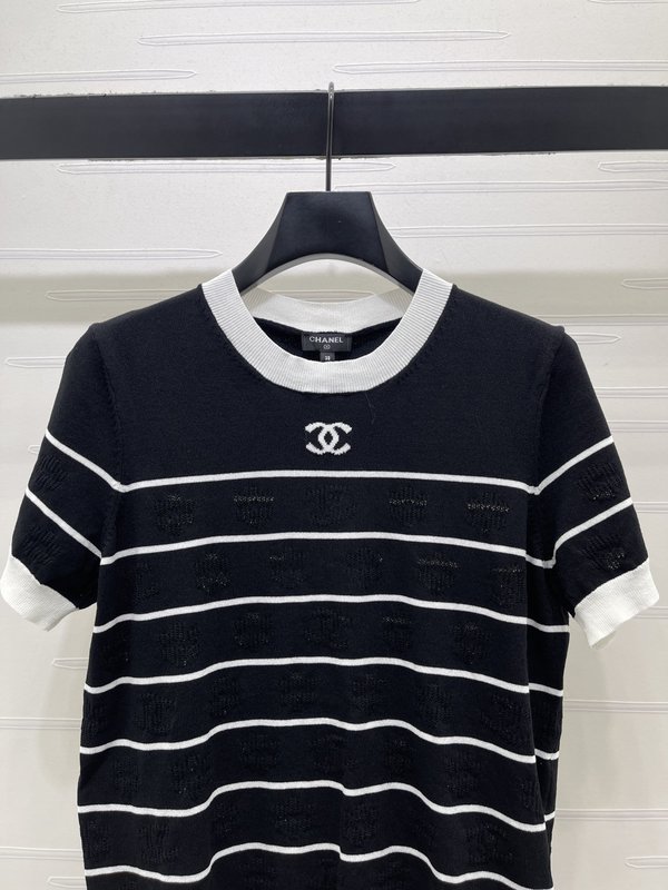 샤넬 스트라이프 니트 라운드넥 반팔 티셔츠 001-232995