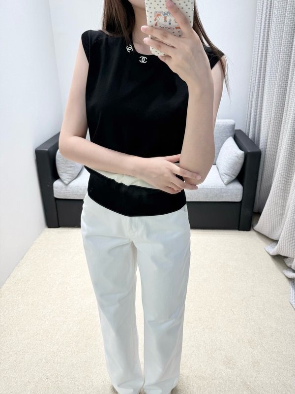 샤넬 봄여름 클래식 블랙 화이트 스트라이프 조끼 스웨터 001-233068
