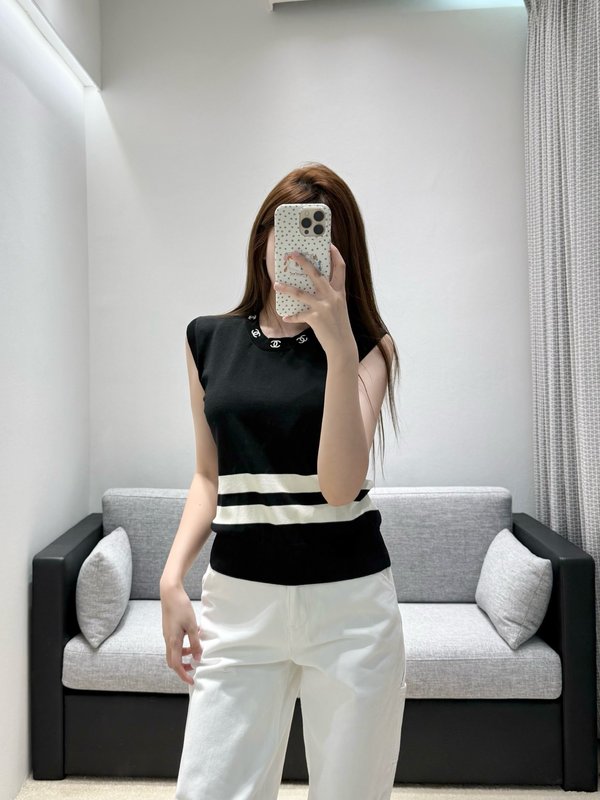 샤넬 봄여름 클래식 블랙 화이트 스트라이프 조끼 스웨터 001-233068