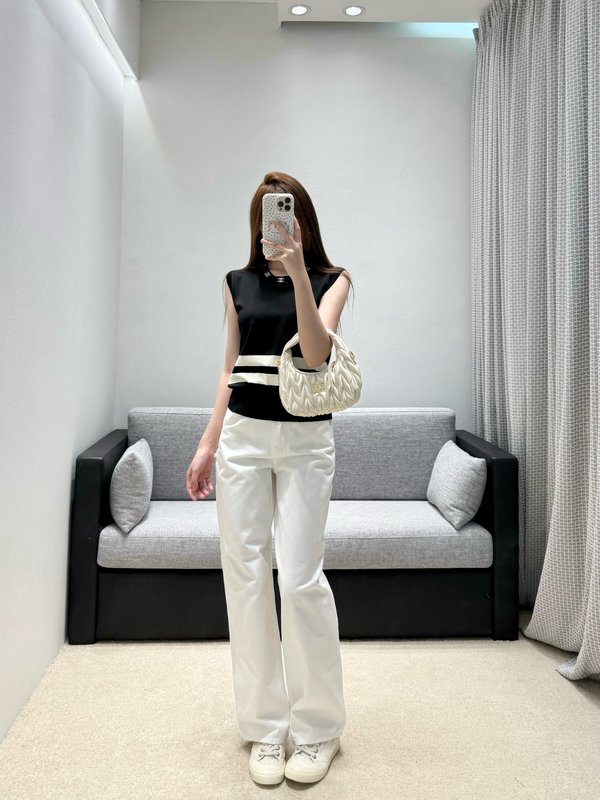 샤넬 봄여름 클래식 블랙 화이트 스트라이프 조끼 스웨터 001-233068