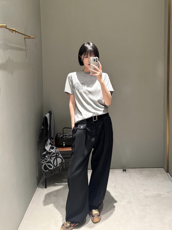 루이뱅 고양이 자수 그레이 반팔 티셔츠 001-233167