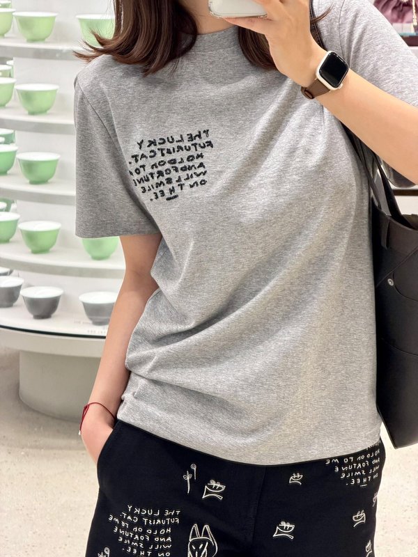 루이뱅 고양이 자수 그레이 반팔 티셔츠 001-233167