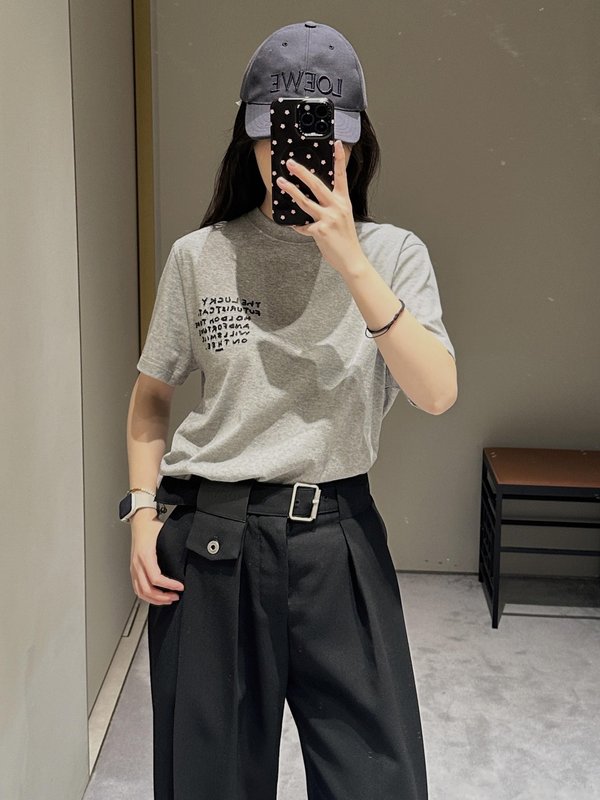 루이뱅 고양이 자수 그레이 반팔 티셔츠 001-233167