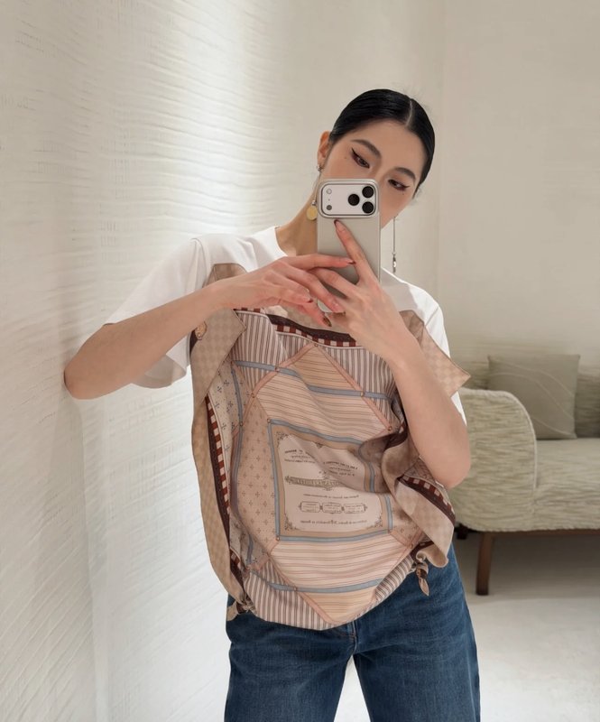 루이비통 봄여름 신상 스카프 프린트 면 상의 001-233195