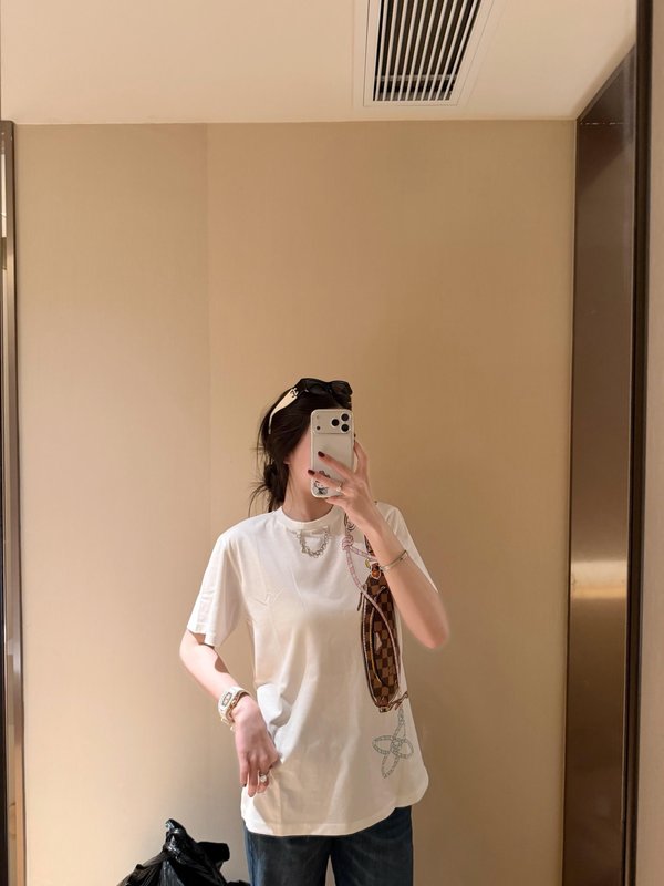 루이비통 체커보드 백팩 프린트 반팔 티셔츠 001-233239