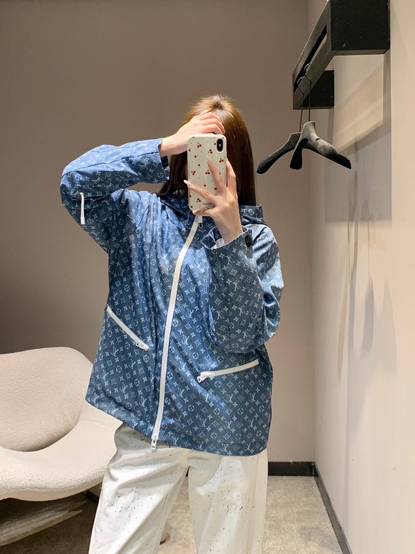 루이비통 모노그램 프린트 후드 트렌치 코트 001-233240