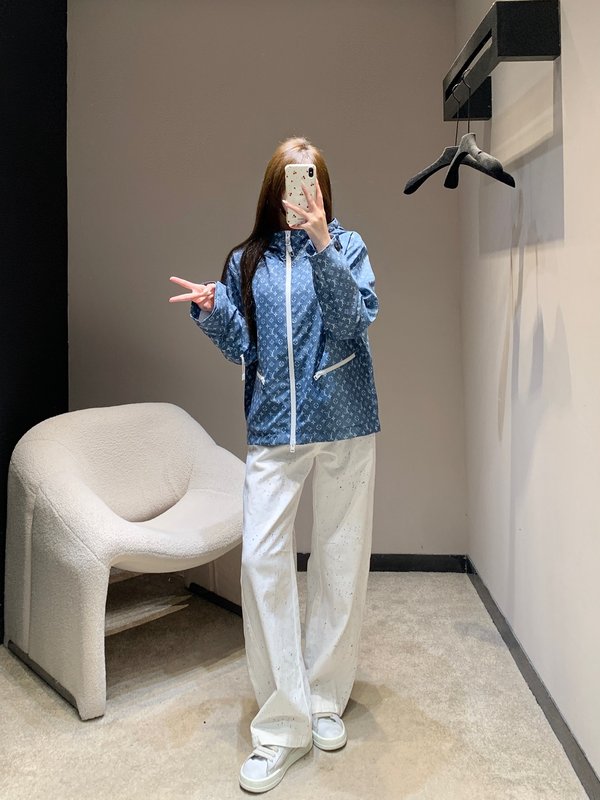 루이비통 모노그램 프린트 후드 트렌치 코트 001-233240