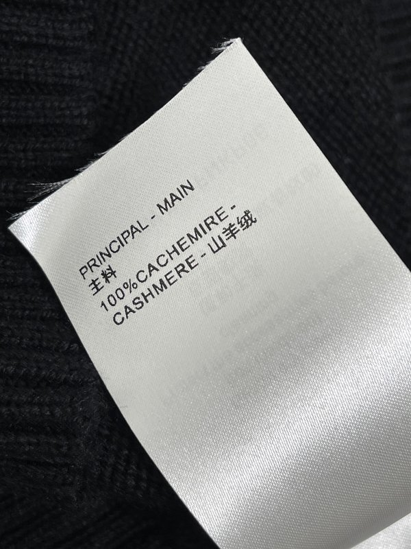 루이비통 라운드넥 자수 니트 반팔 티셔츠 001-233256