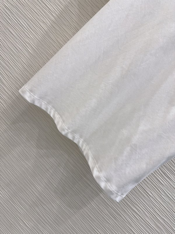루이비통 여성 화이트 포켓 반팔 티셔츠 001-233284
