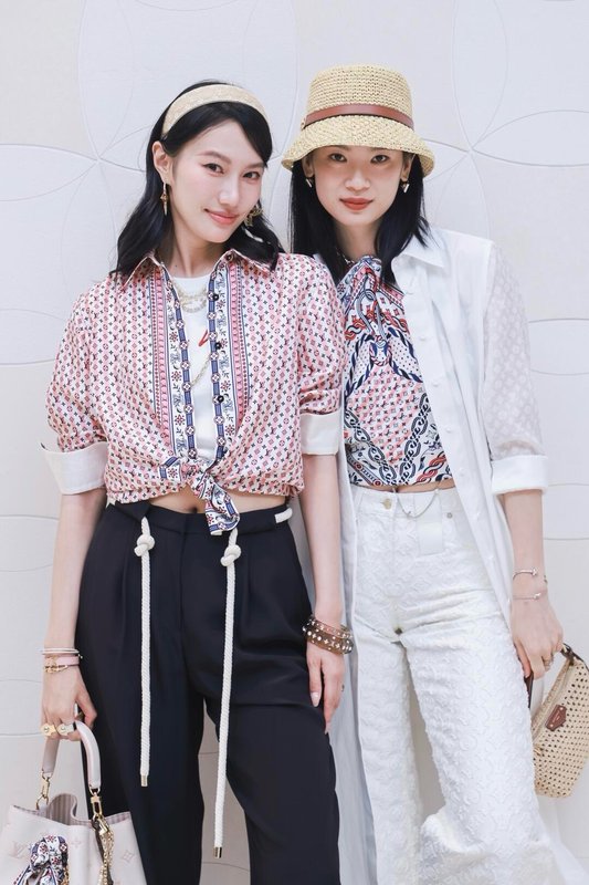 루이비통 모노그램 자수 데님 롱팬츠 001-233286