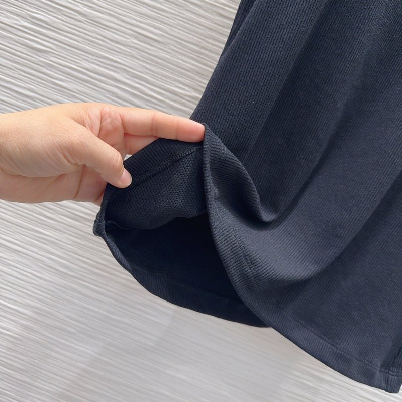 심플하고 고급스러운 통기성 민소매 탑 001-233302