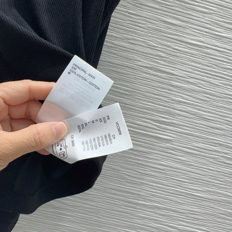 심플하고 고급스러운 통기성 민소매 탑 001-233302