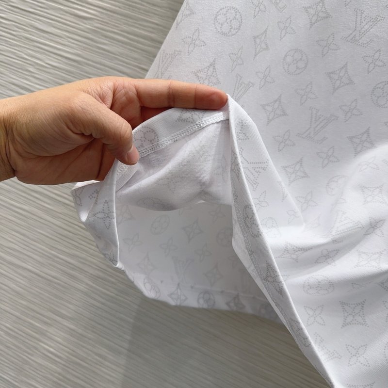 루이비통 여성 심플 화이트 반팔 티셔츠 001-233305