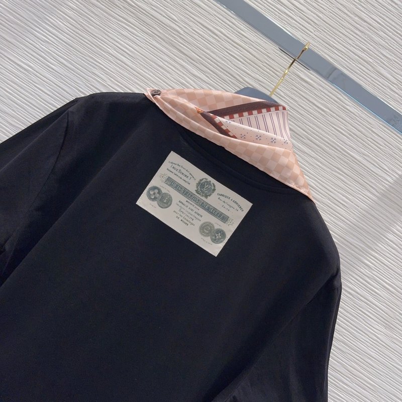 루이비통 여성 심플 라운드넥 반팔 티셔츠 001-233319