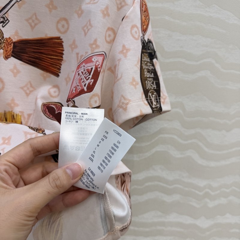 루이비통 클래식 모노그램 반팔 티셔츠 001-233325