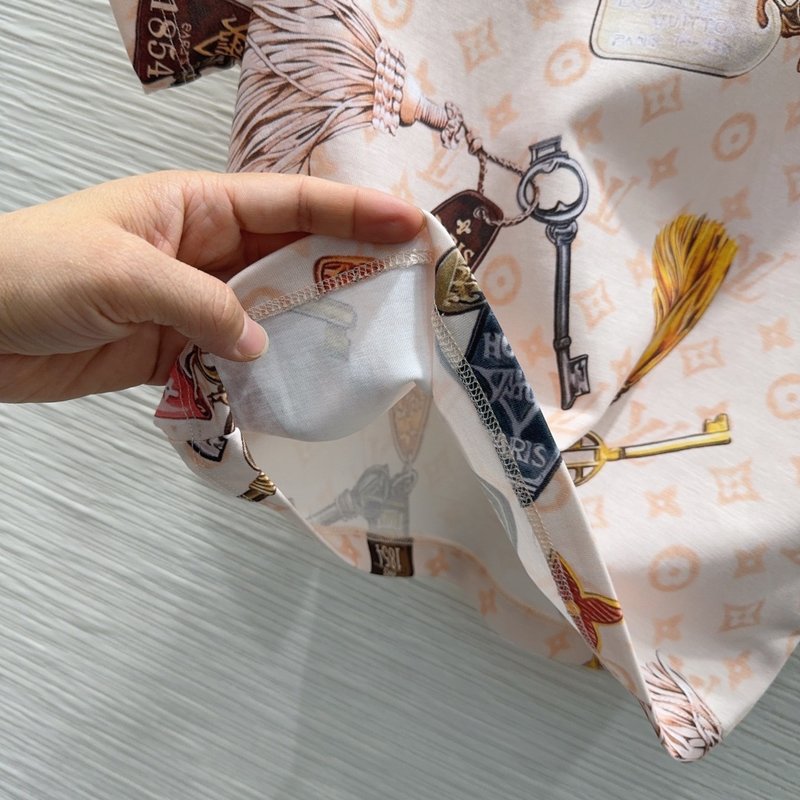 루이비통 여성 프린팅 반팔 티셔츠 001-233334