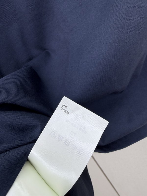 루이비통 레터 패치 라운드 티셔츠 001-233384
