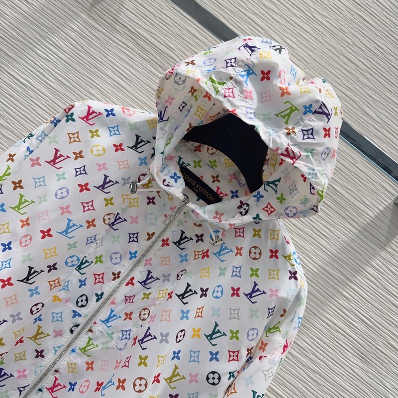루이비통 가벼운 질감 스탠딩 칼라 재킷 001-233421